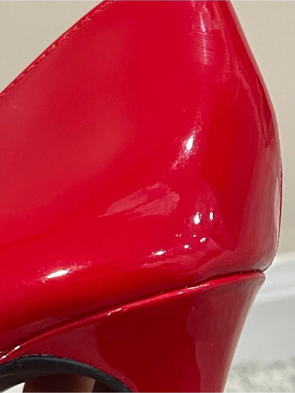 Jessica Simpson heel about